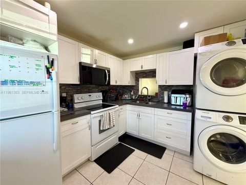 3777 NW 78th Ave 14D Davie FL 33024