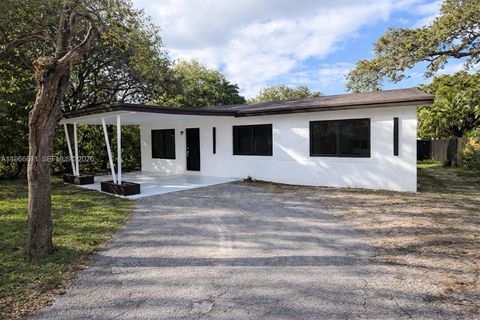 6849 SW 12th St Pembroke Pines FL 33023