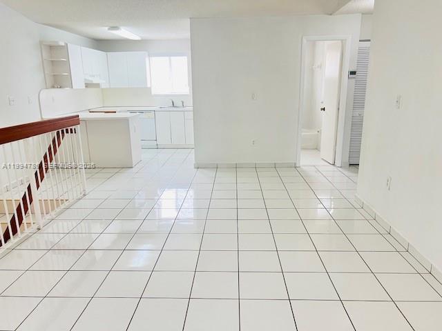 VALENCIA VILLAS CONDO - Residential Lease