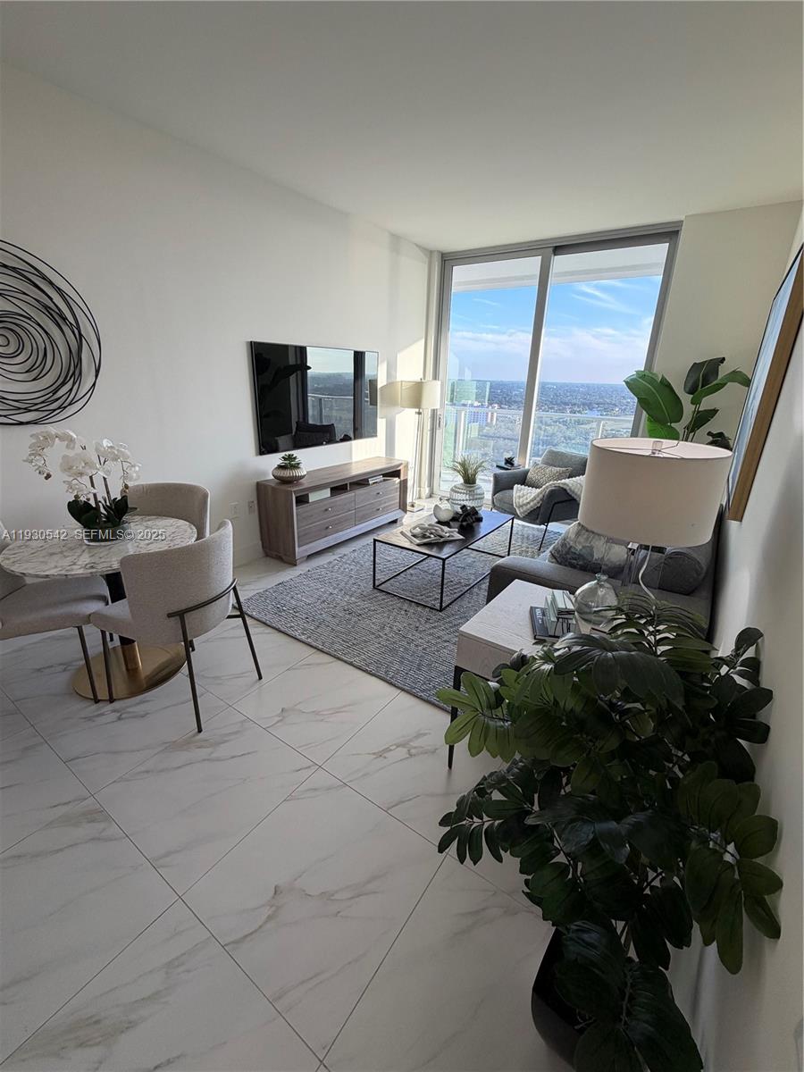 METROPICA NORTH TOWER ONE - Residential