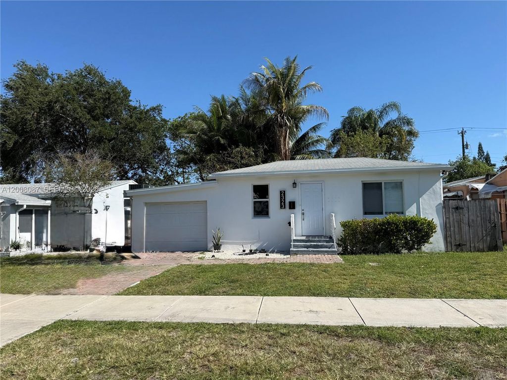Photo of 2323 Cleveland St, Hollywood, FL 33020 (MLS # A12008087)