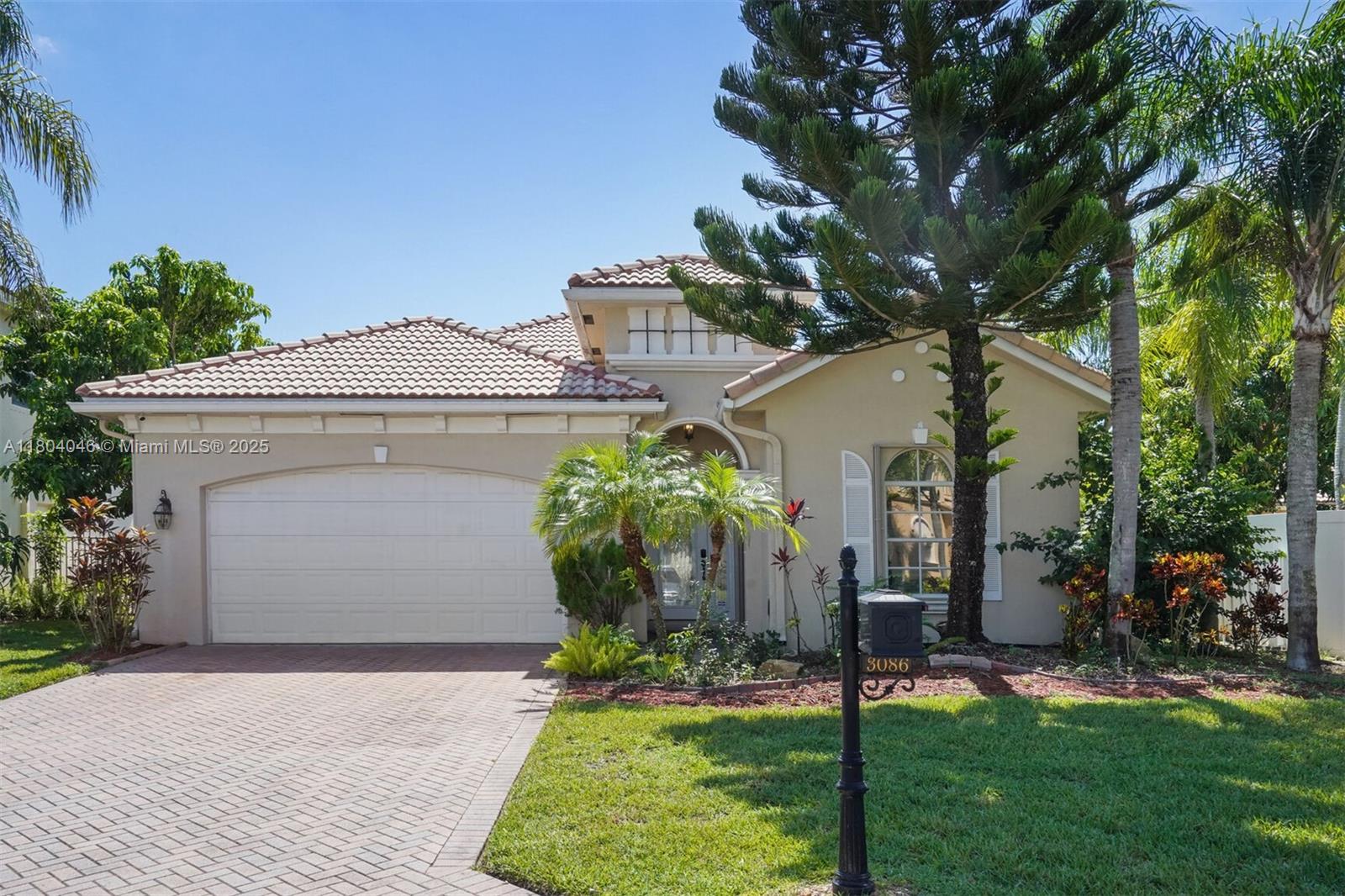 PRESTIGEOUS 3 BR / 2 BATH WATERFRONT HOME LOCATED IN THE GUARD-GATED COMMUNITY OF BRIAR BAY. THIS HOME IS UPGRADED THROUGHOUT WITH CERAMIC TILE FLOORS, GRANITE COUNTER TOPS, STAINLESS STEEL APPLIANCES, CROWN MOLDINGS, TWO CAR GARAGE, INSIDE LAUNDRY ROOM WITH SINK AND EXTRA CABINETS, HIGH-EFFICIENCY AC SYSTEM, EXTENDED BRICK PATIO WITH A BREATHTAKING LAKE VIEW. >>>PLEASE SEE ATTACHED PHOTOS AND SUPPLEMENTAL REMARKS FOR A VIDEO WALKTHROUGH >>> Community has 24-hour security gate coverage, and Amenities including: Gym, Pool, Splash Park, Playground, and Tennis Courts.