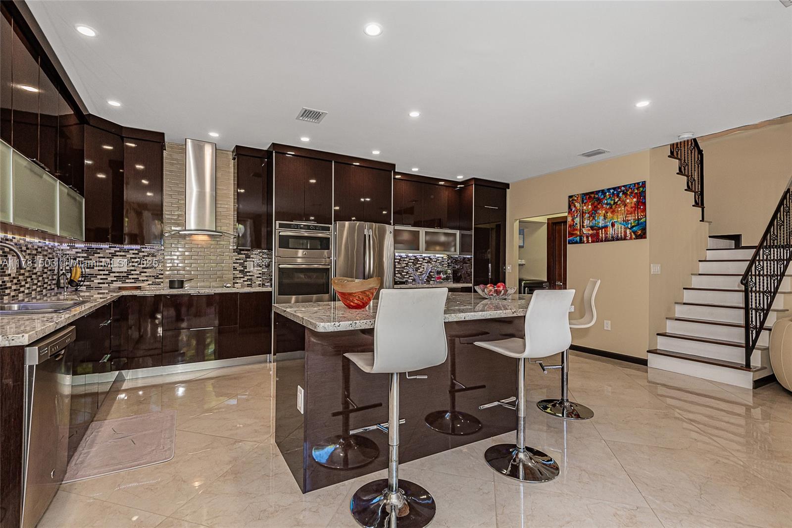 1094 Redwood St .