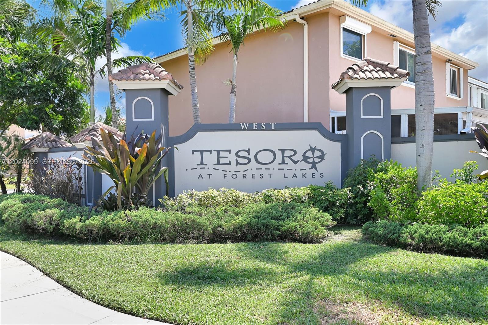 FOREST LAKES VILLAS - Residential