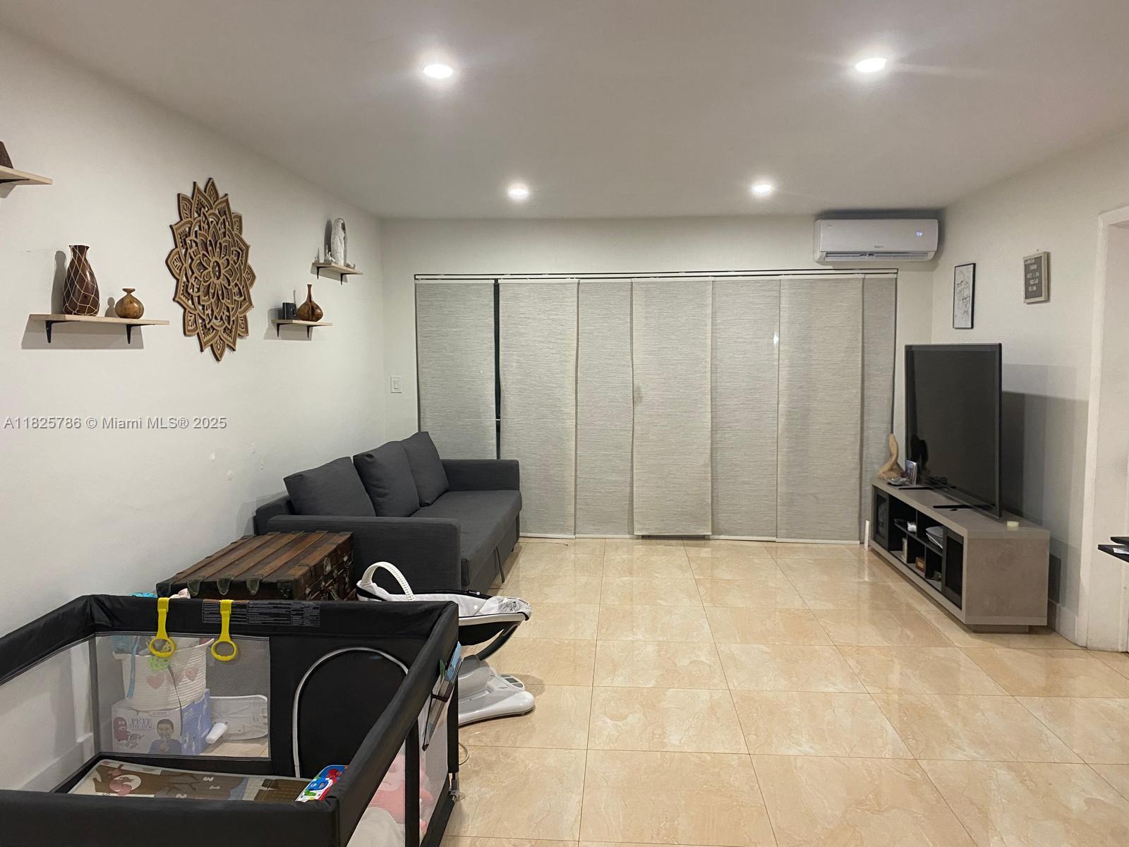 19001 NE 14th Ave 325, Miami, FL, 33179/$245,000 4 19001 NE 14th Ave 325