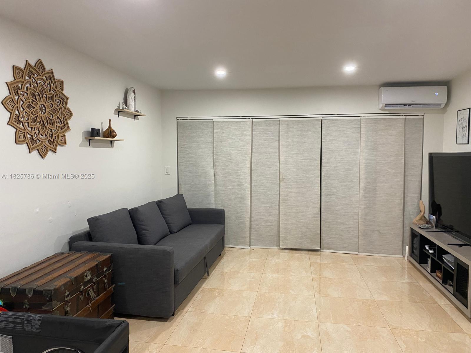 19001 NE 14th Ave 325, Miami, FL, 33179/$245,000 2 19001 NE 14th Ave 325