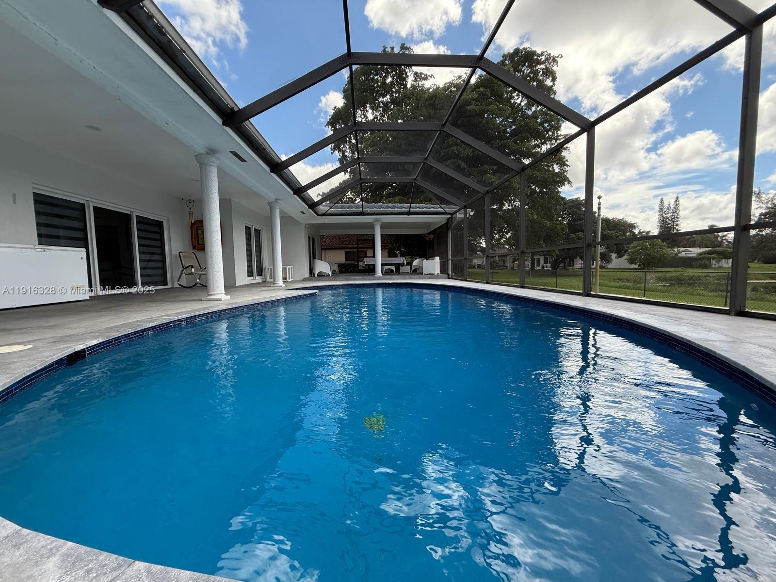 COUNTRY CLUB OF MIAMI EST - Residential