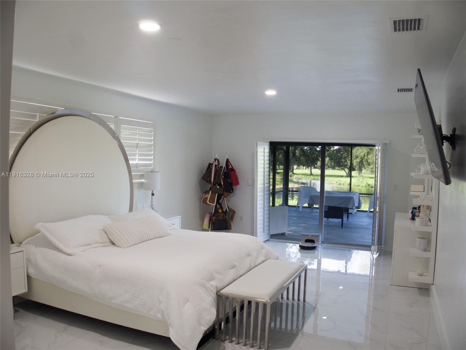 COUNTRY CLUB OF MIAMI EST - Residential