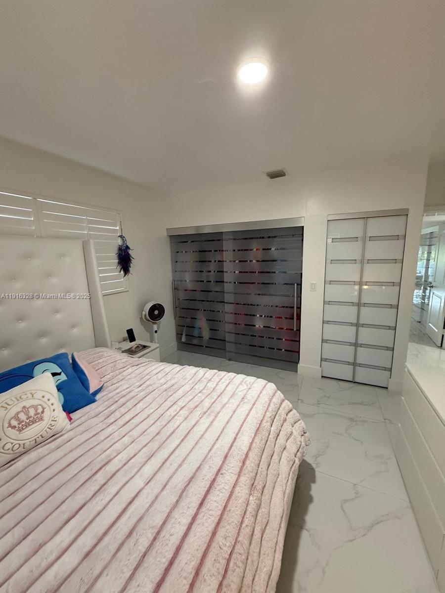 COUNTRY CLUB OF MIAMI EST - Residential