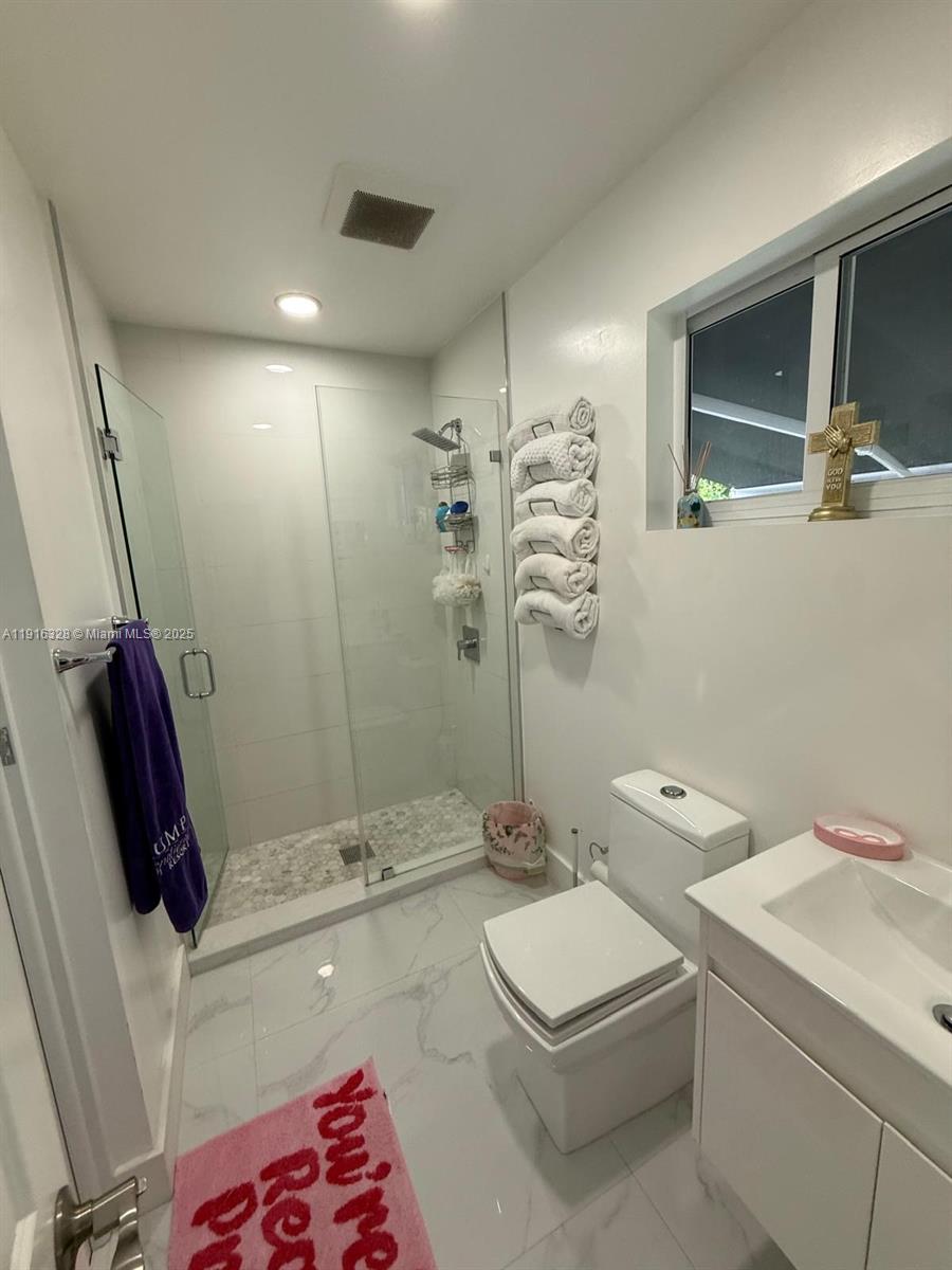 COUNTRY CLUB OF MIAMI EST - Residential