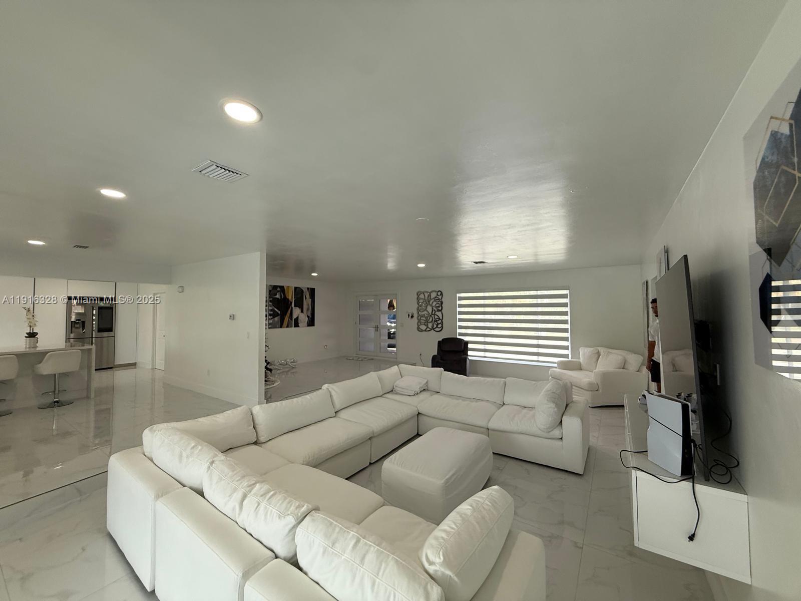 COUNTRY CLUB OF MIAMI EST - Residential