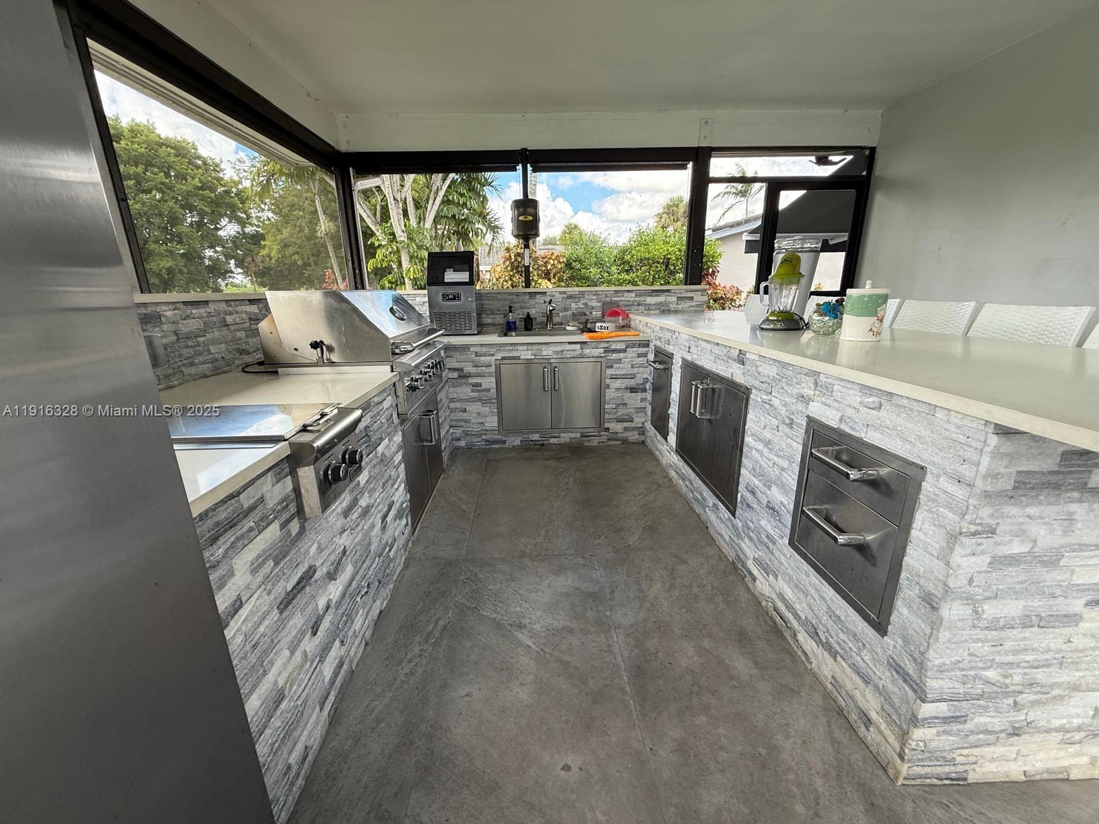 COUNTRY CLUB OF MIAMI EST - Residential