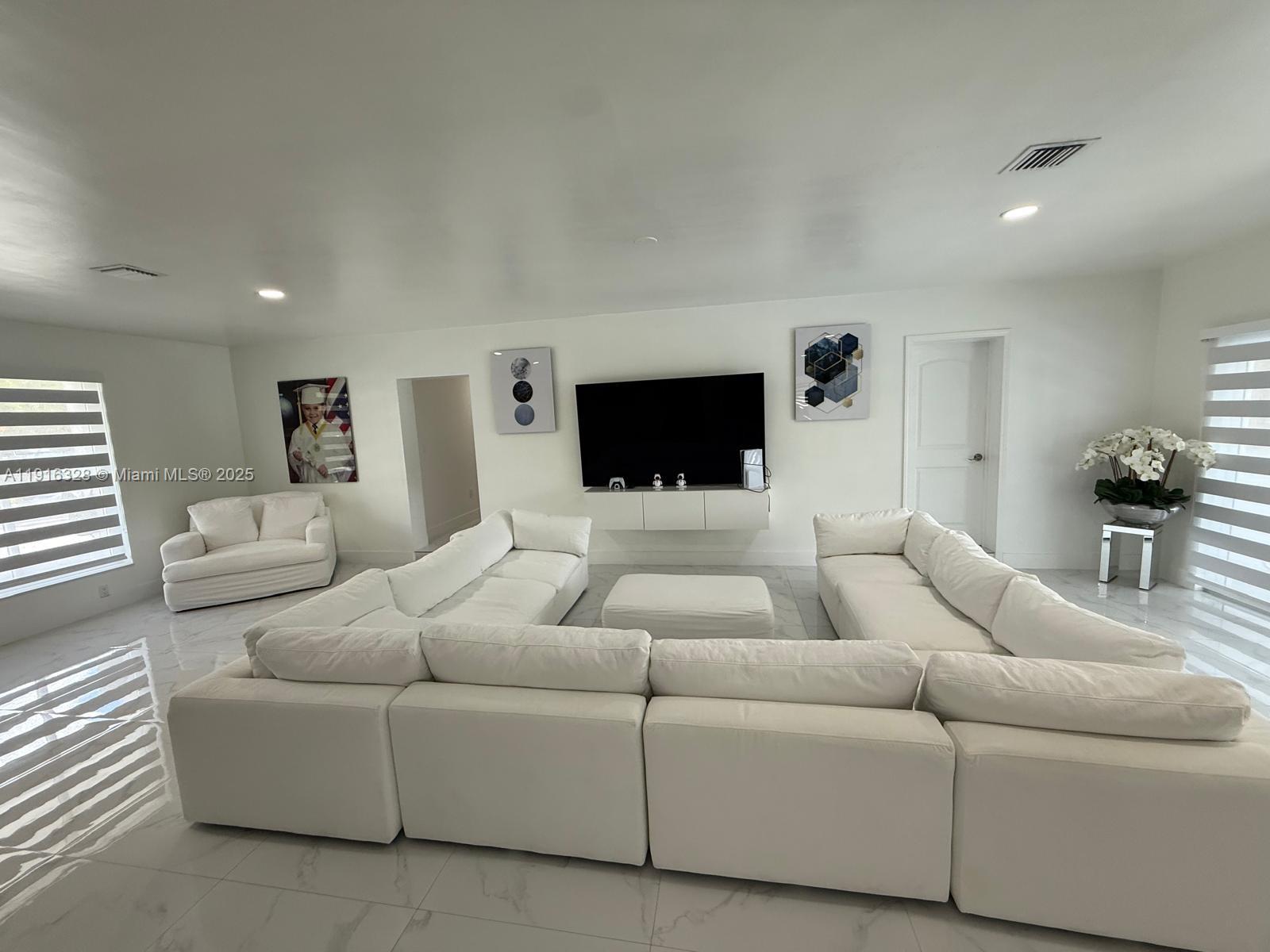 COUNTRY CLUB OF MIAMI EST - Residential