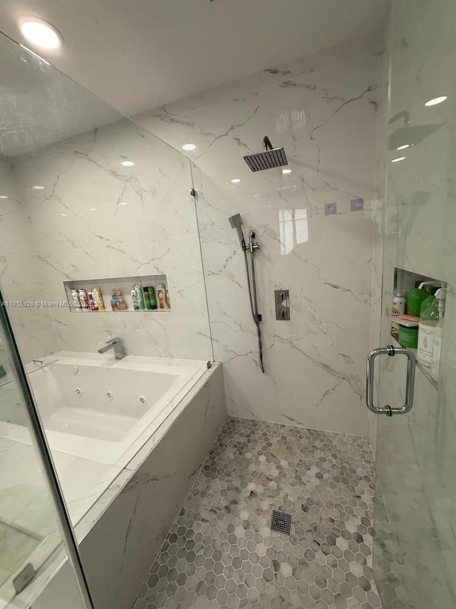 COUNTRY CLUB OF MIAMI EST - Residential