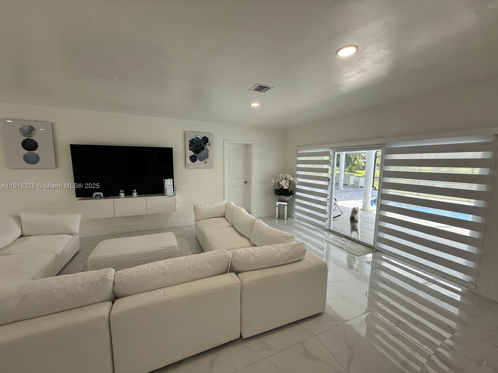 COUNTRY CLUB OF MIAMI EST - Residential