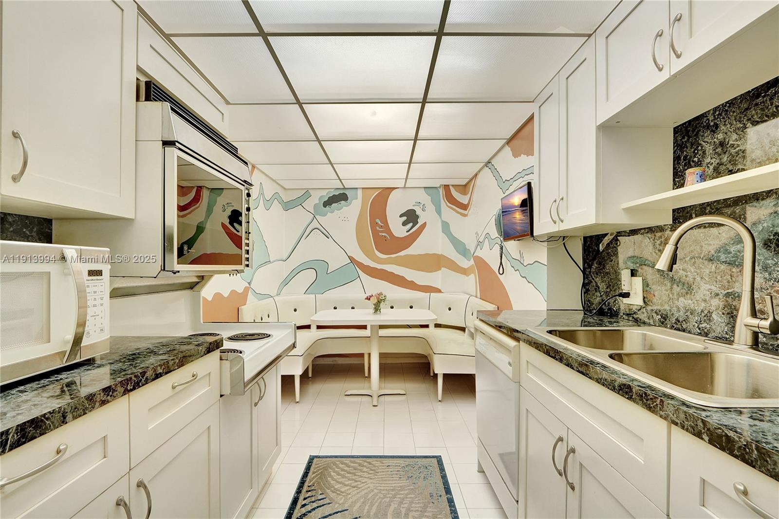 HILLCREST EAST NO 23 COND - Residential