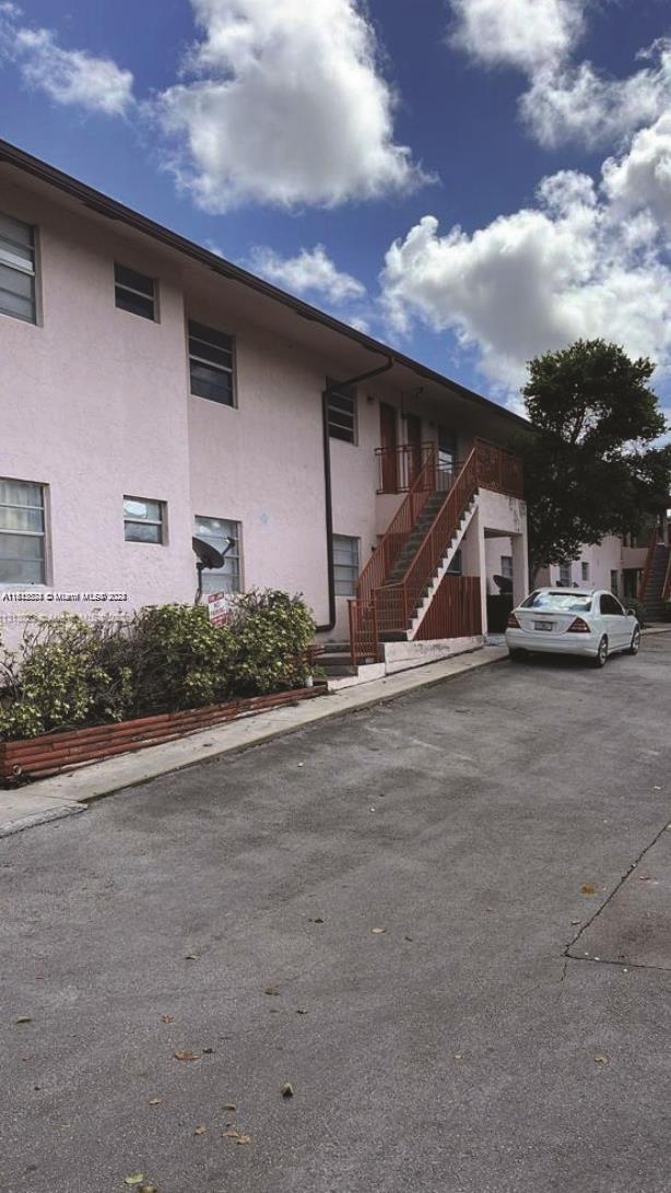 Rental Property at 2920 Pierce St St 12, Hollywood, Broward County, Florida - Bedrooms: 1 
Bathrooms: 1  - $1,550 MO.