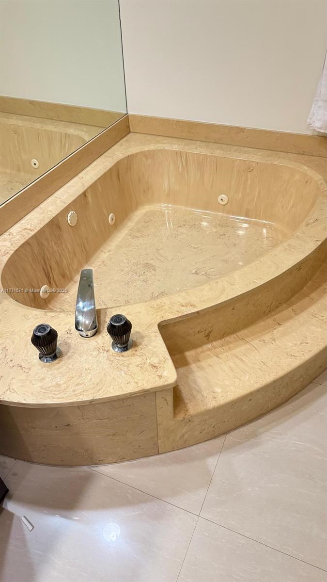 HAMPTONS WEST CONDO - Residential