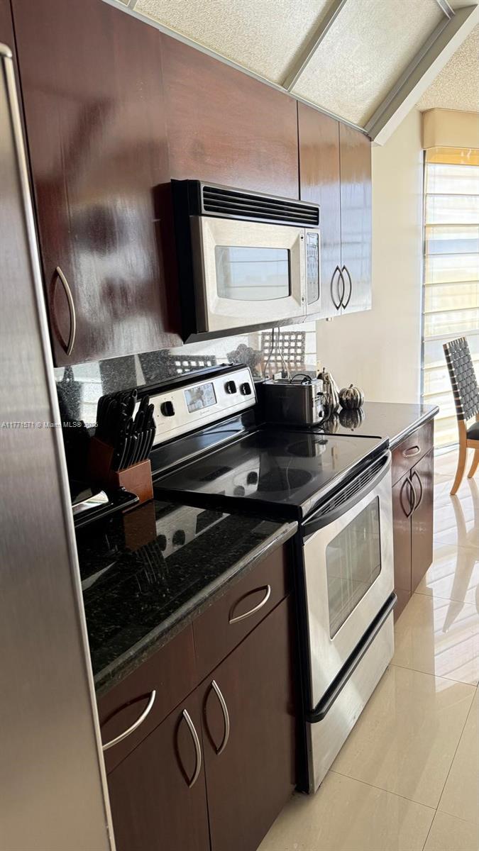 HAMPTONS WEST CONDO - Residential