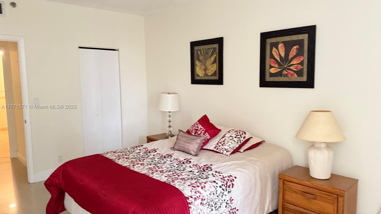 HAMPTONS WEST CONDO - Residential