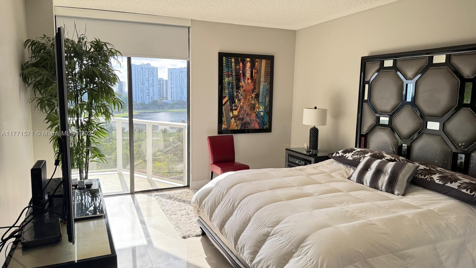 HAMPTONS WEST CONDO - Residential