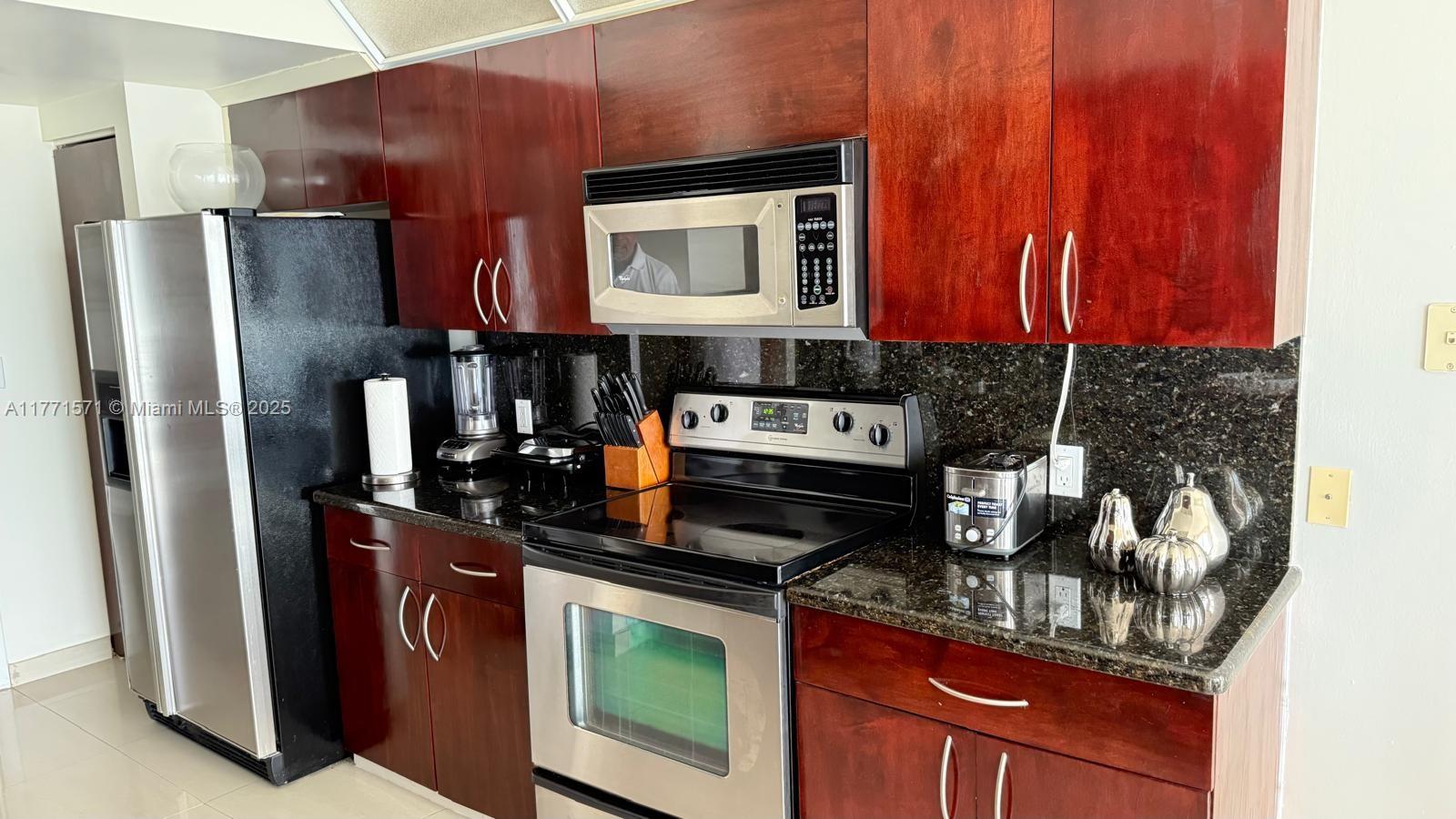 HAMPTONS WEST CONDO - Residential