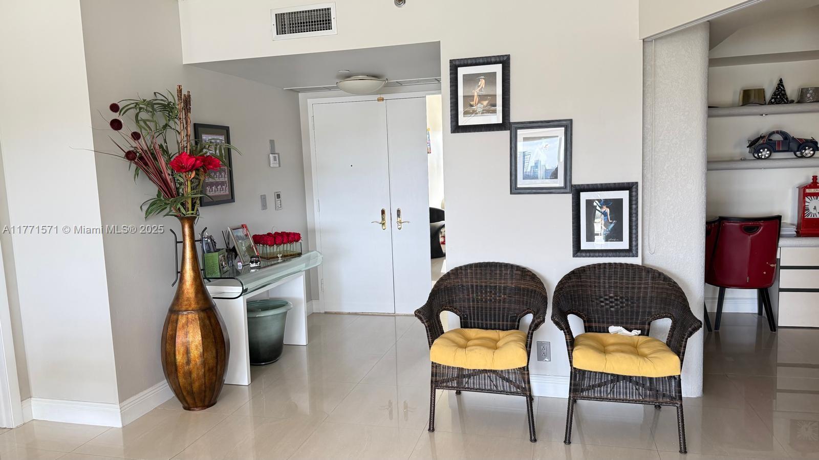 HAMPTONS WEST CONDO - Residential