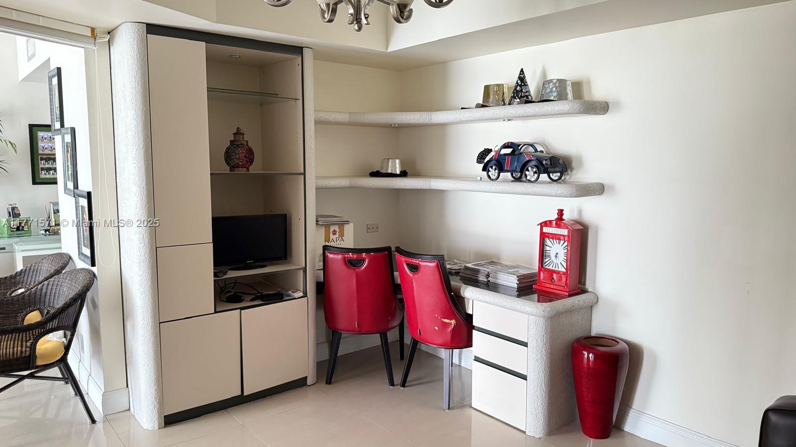 HAMPTONS WEST CONDO - Residential