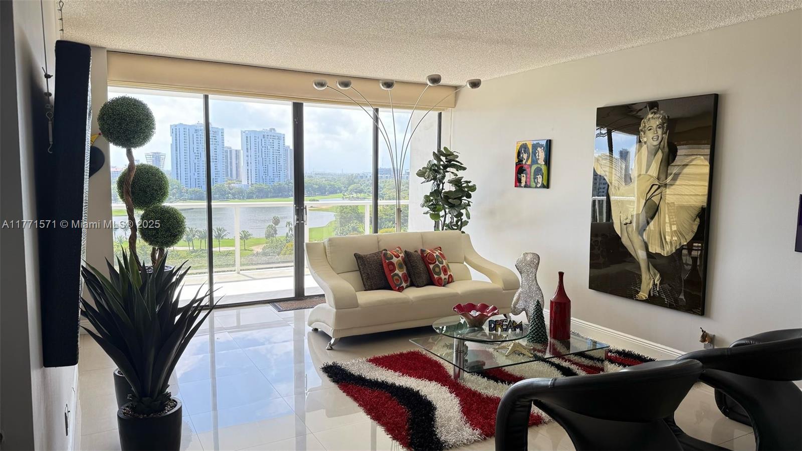 HAMPTONS WEST CONDO - Residential