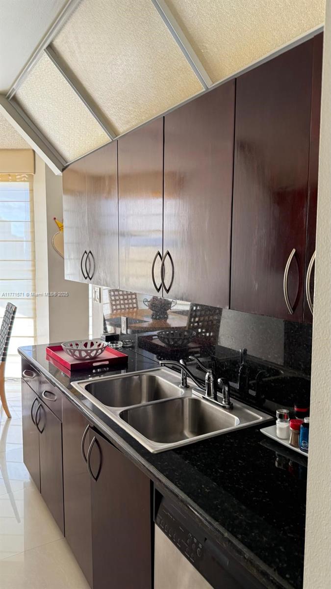 HAMPTONS WEST CONDO - Residential