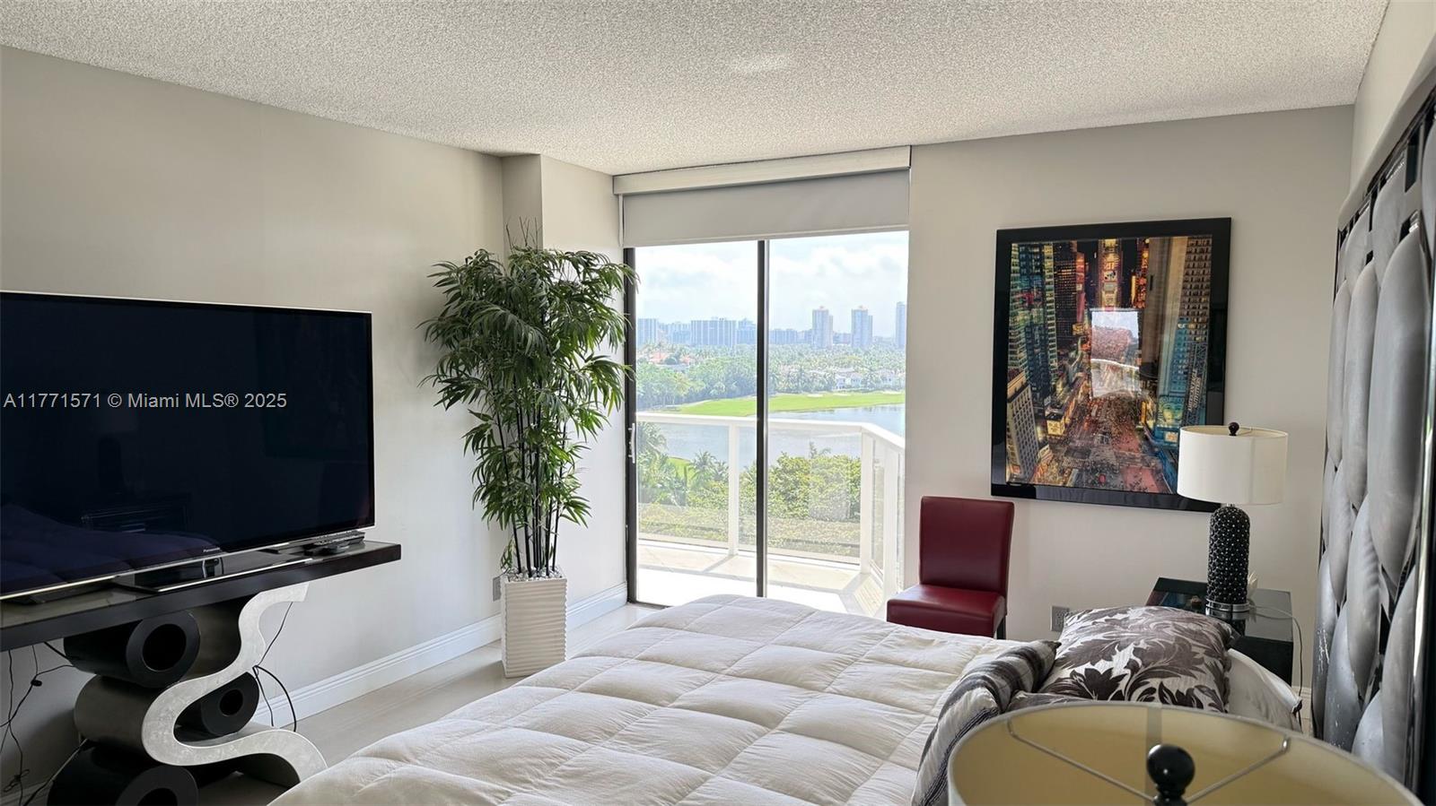 HAMPTONS WEST CONDO - Residential