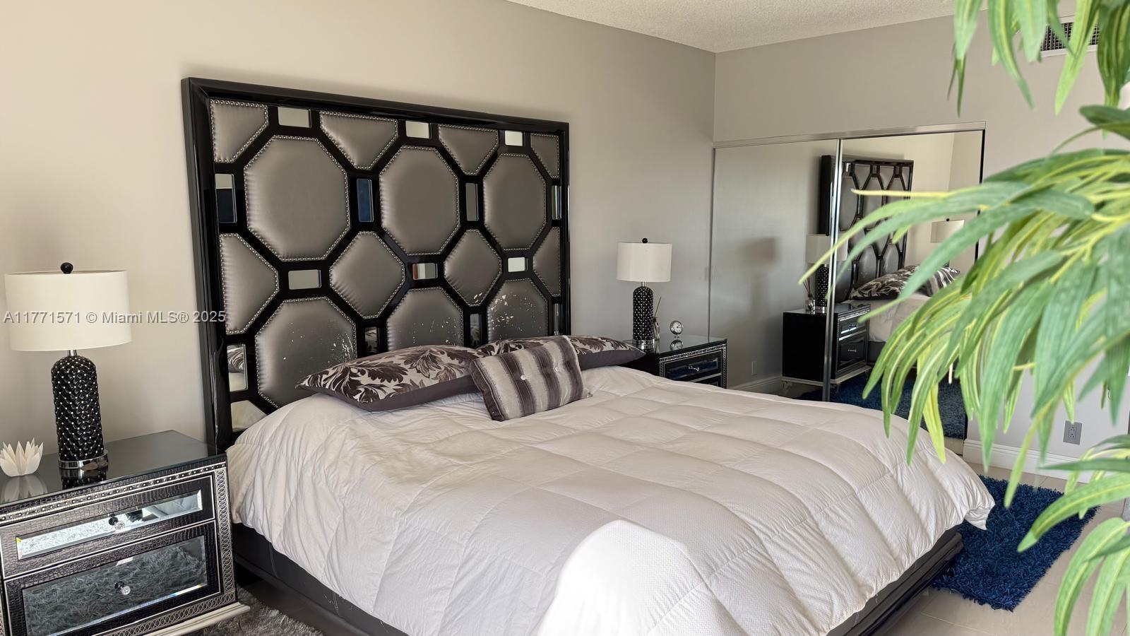 HAMPTONS WEST CONDO - Residential