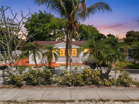 Photo of 15611 SW 296th St, Homestead, FL 33033 (MLS # A11977110)