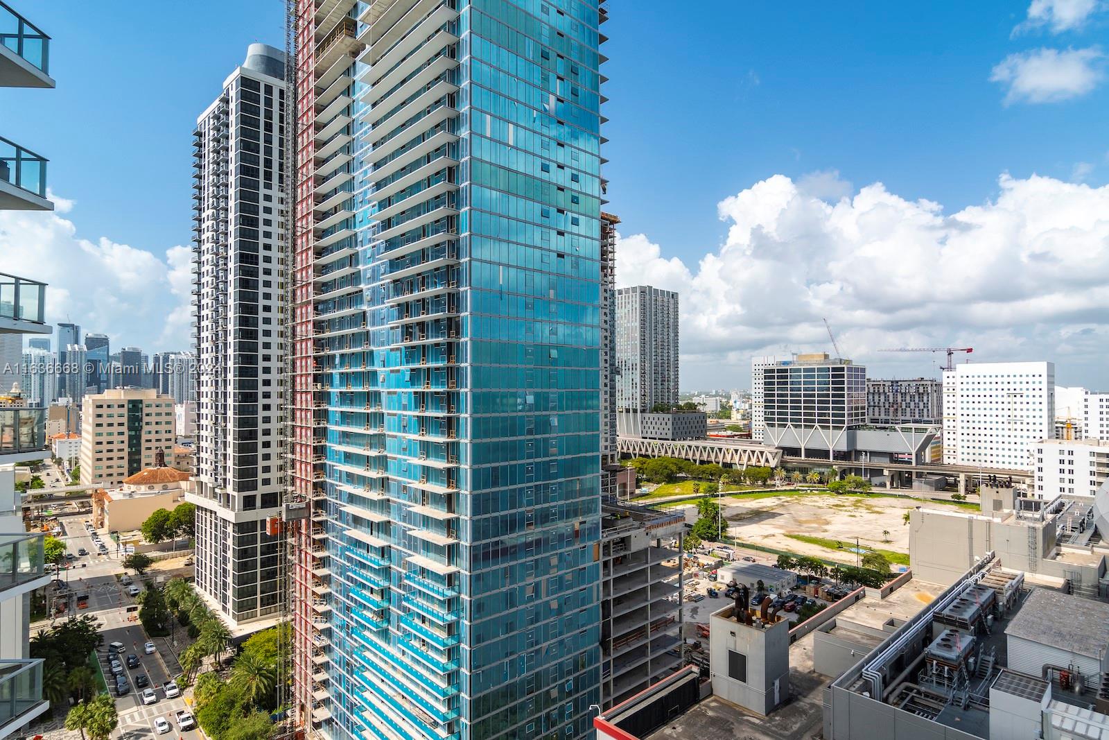 PARAMOUNT MIAMI WORLDCENT - Residential
