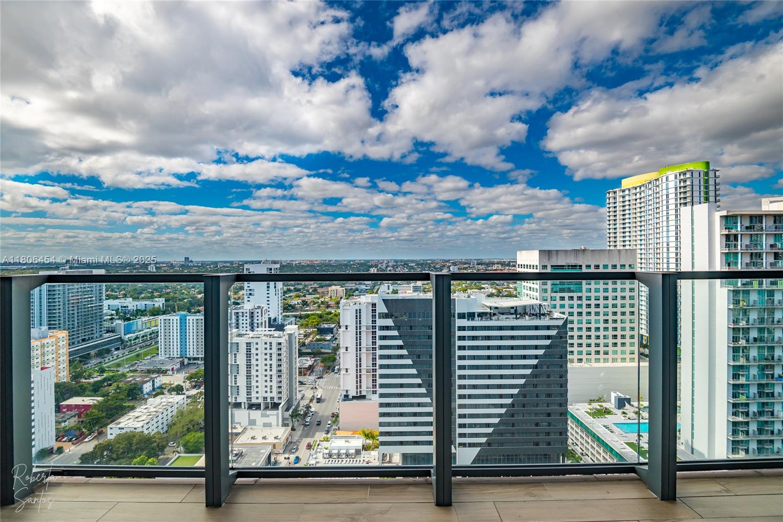 RISE CONDO - Residential