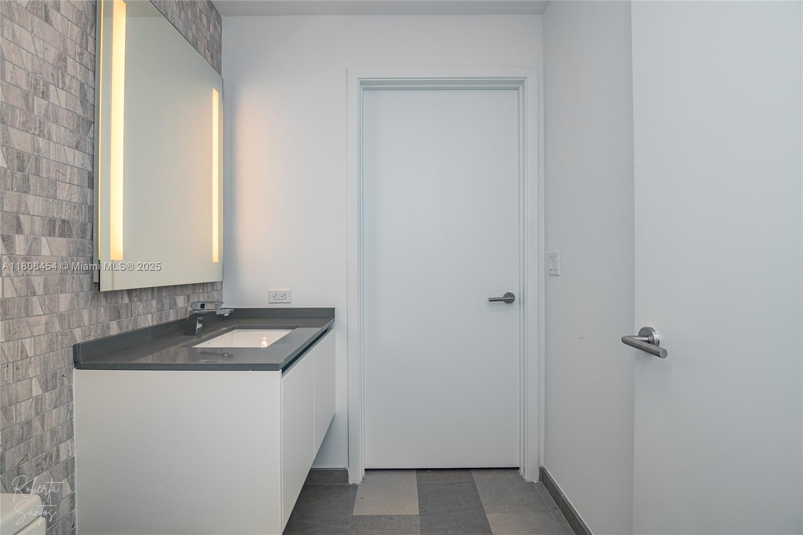 RISE CONDO - Residential