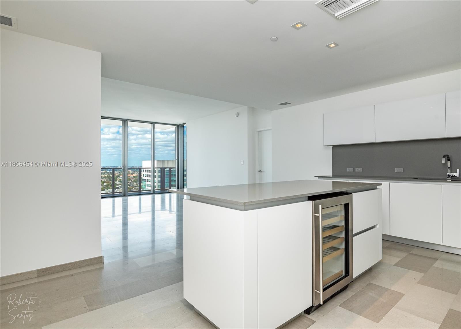 RISE CONDO - Residential