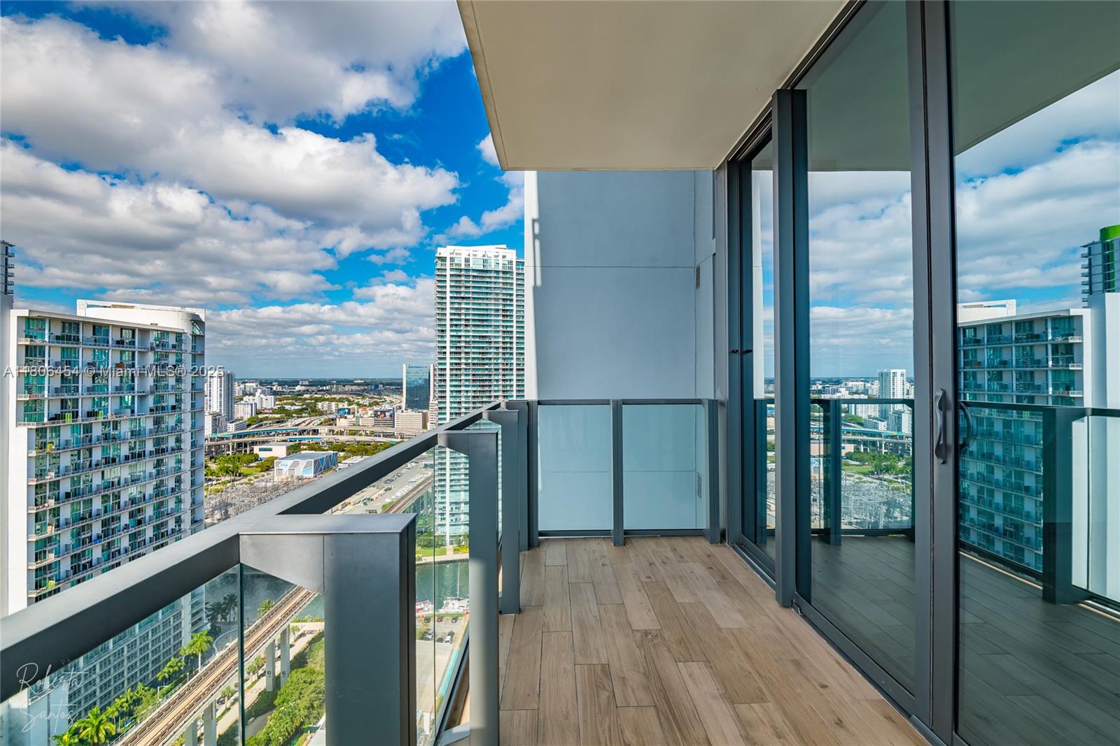 RISE CONDO - Residential