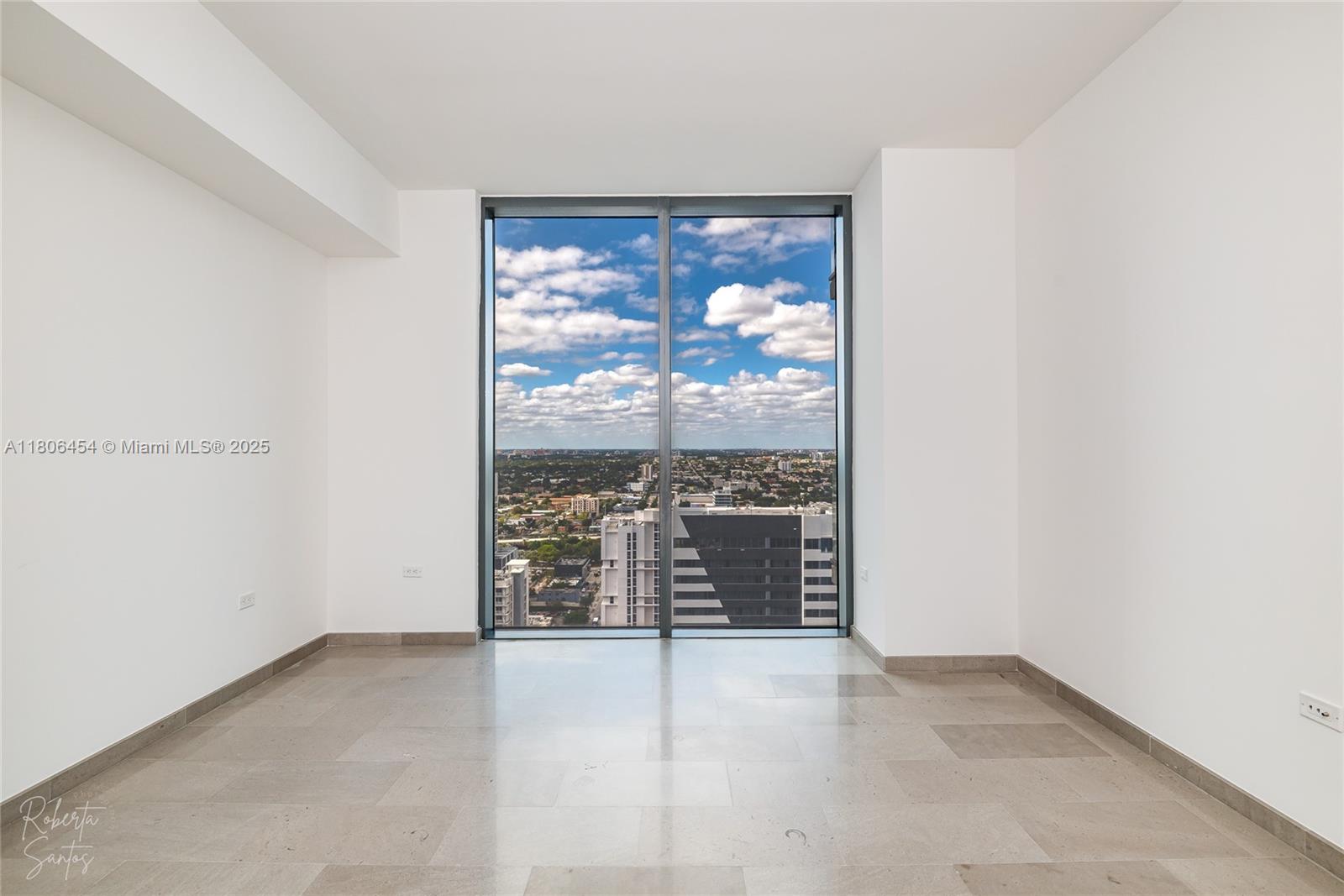 RISE CONDO - Residential