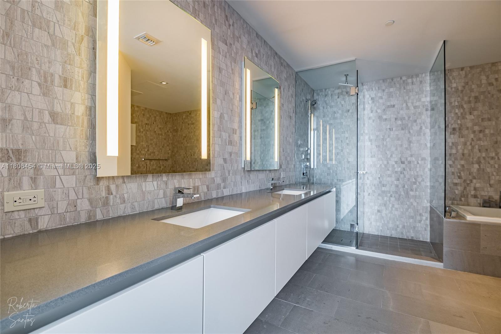 RISE CONDO - Residential