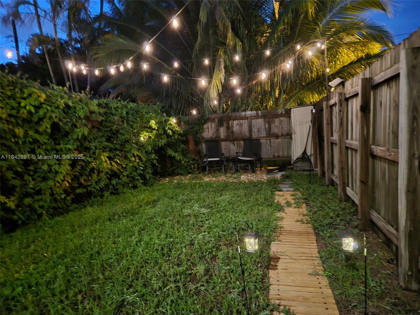 HOLLYWOOD PARK - Residential Lease