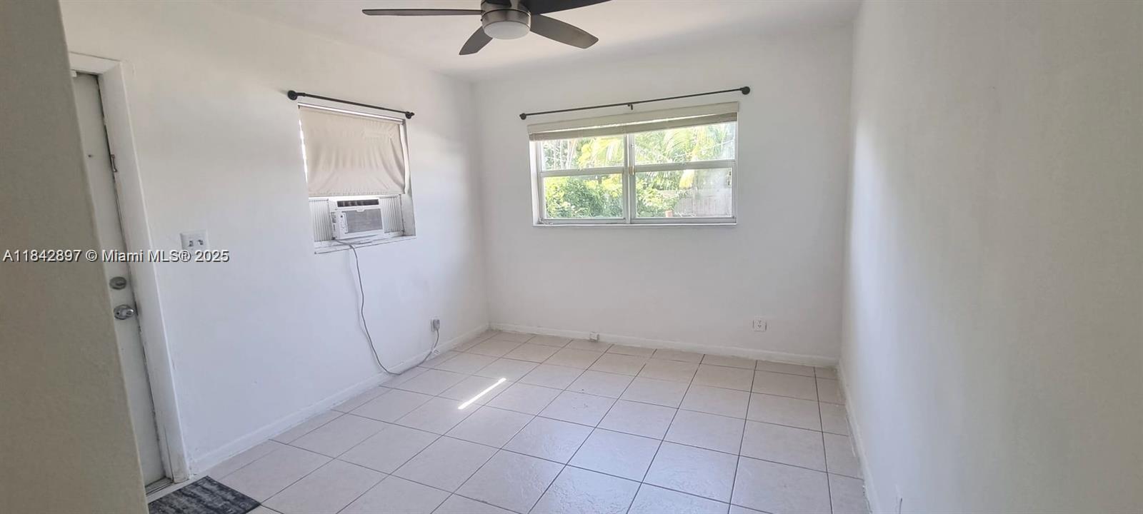 HOLLYWOOD PARK - Residential Lease