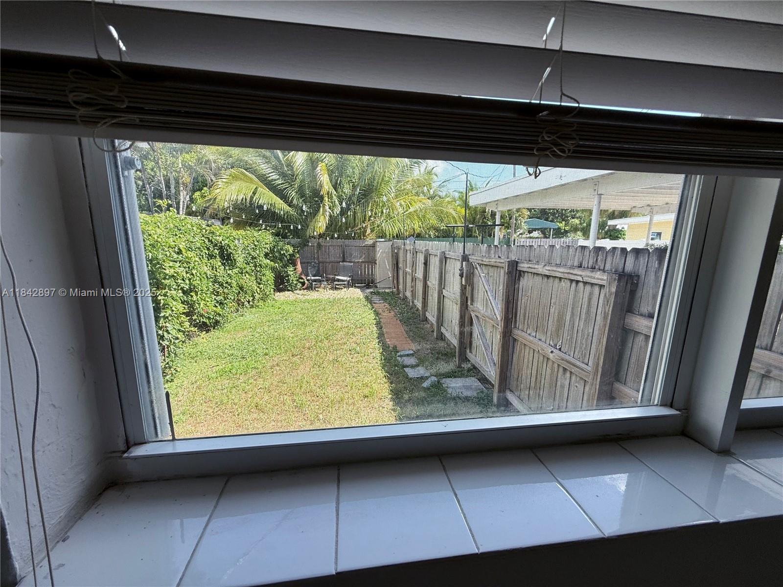 HOLLYWOOD PARK - Residential Lease