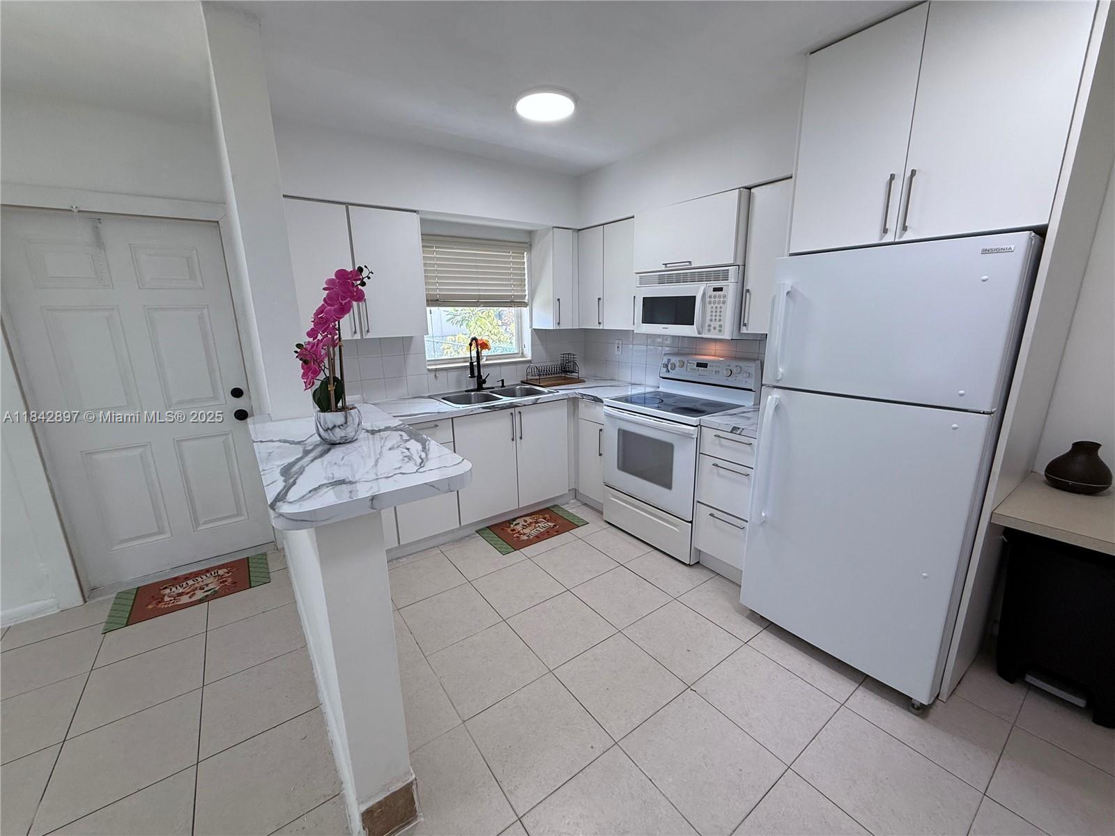 HOLLYWOOD PARK - Residential Lease