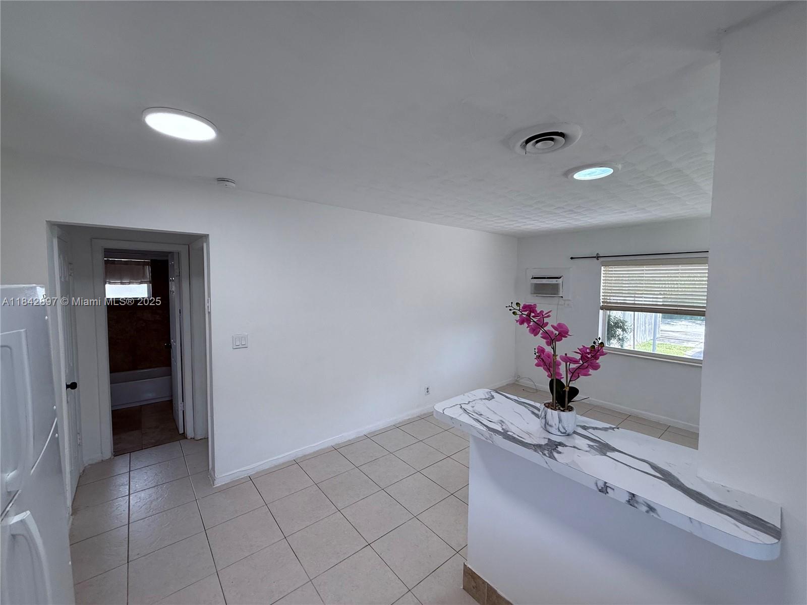 HOLLYWOOD PARK - Residential Lease