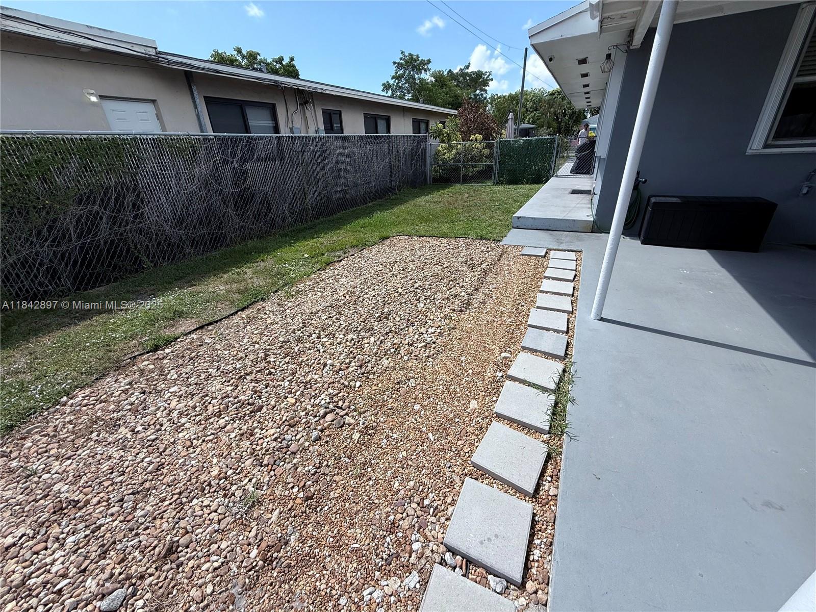 HOLLYWOOD PARK - Residential Lease