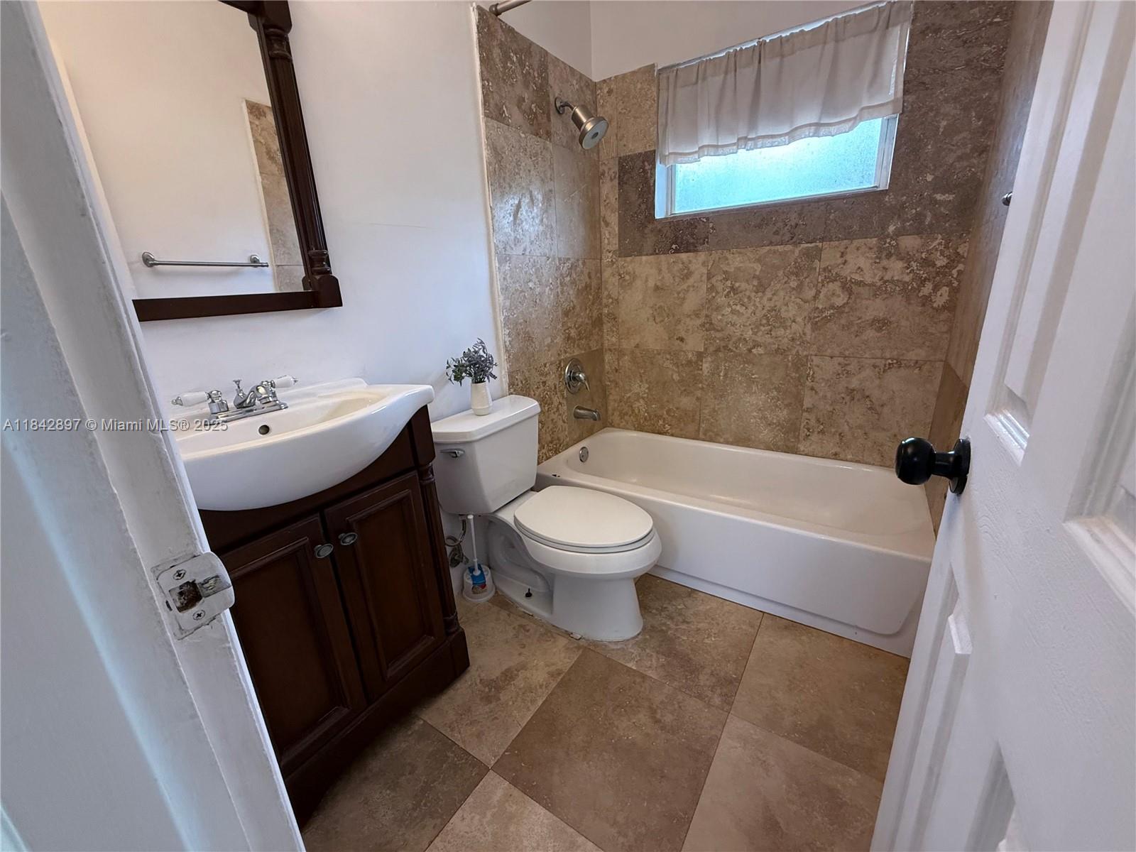 HOLLYWOOD PARK - Residential Lease