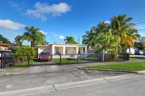 Single Family Residence in South Miami FL 5901 63rd St.jpg