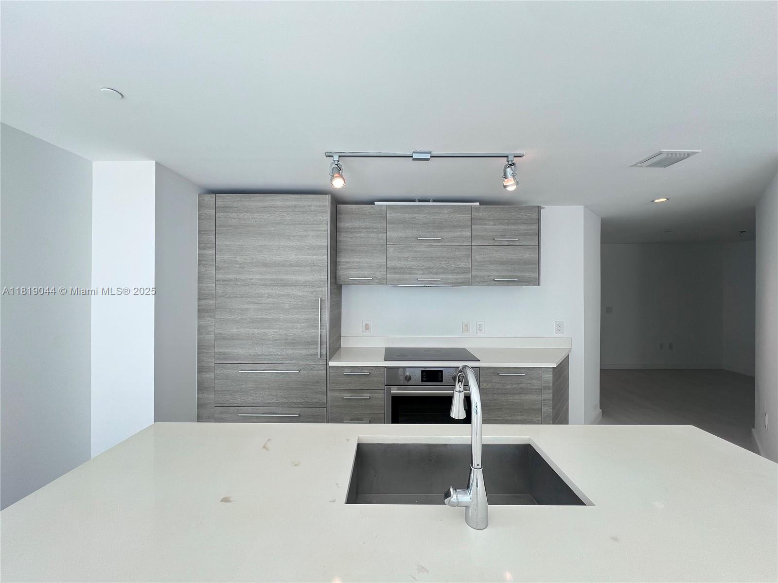 PARAISO BAY CONDO - Residential Lease