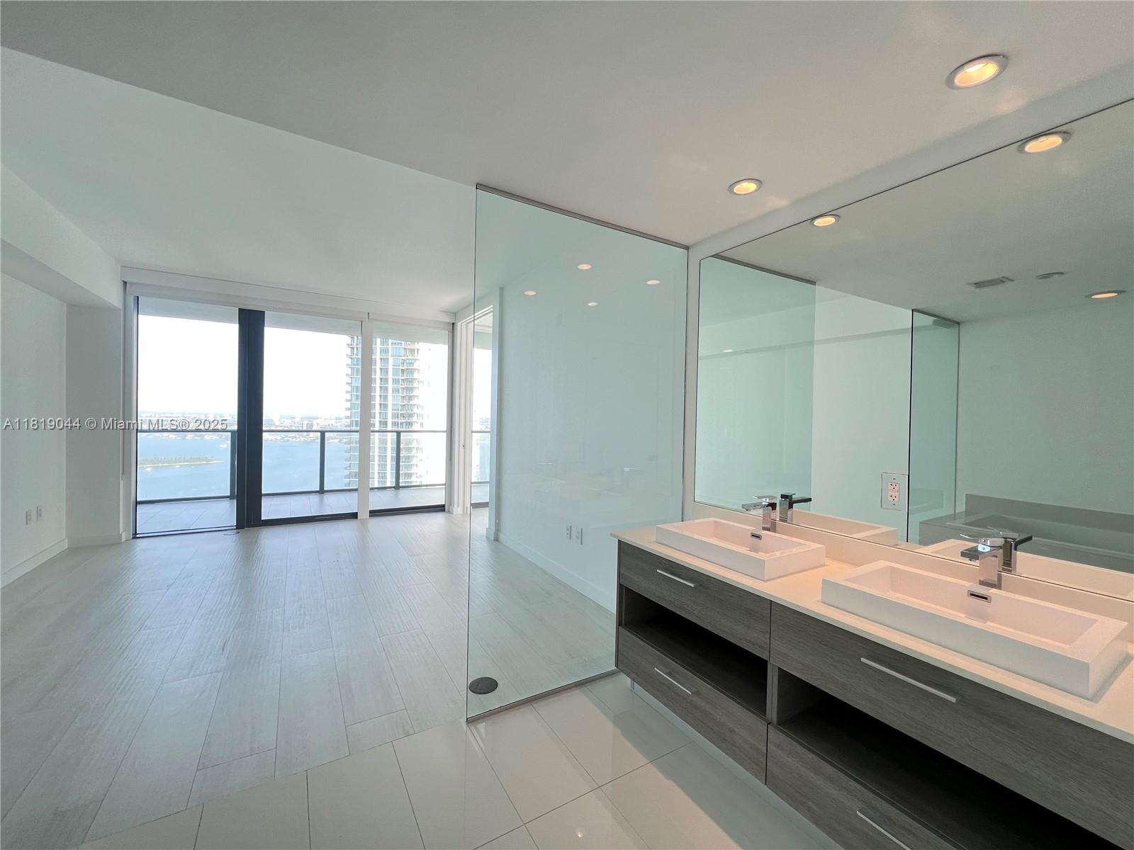 PARAISO BAY CONDO - Residential Lease